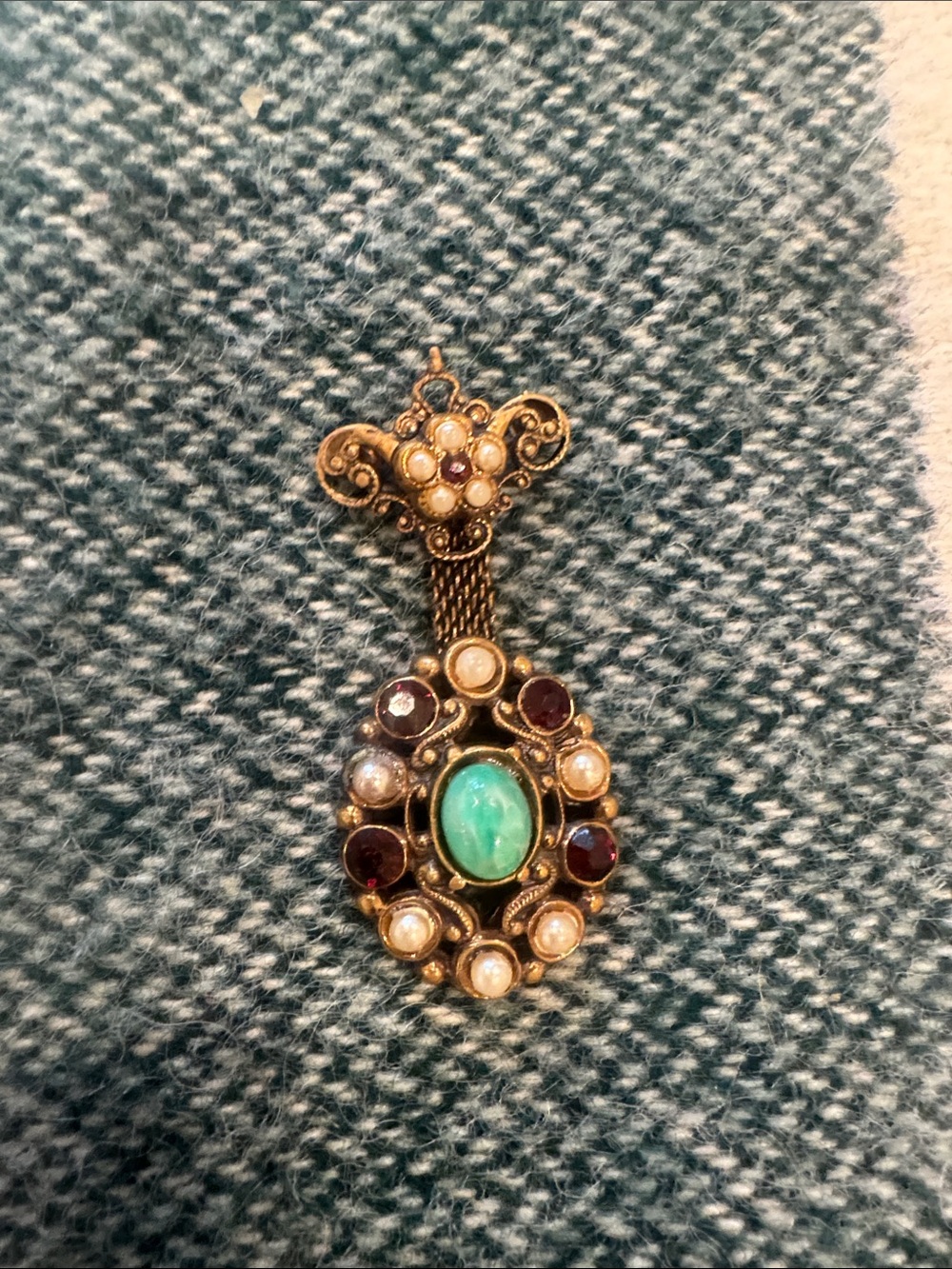 Antique pendant/brooch- Victorian Style